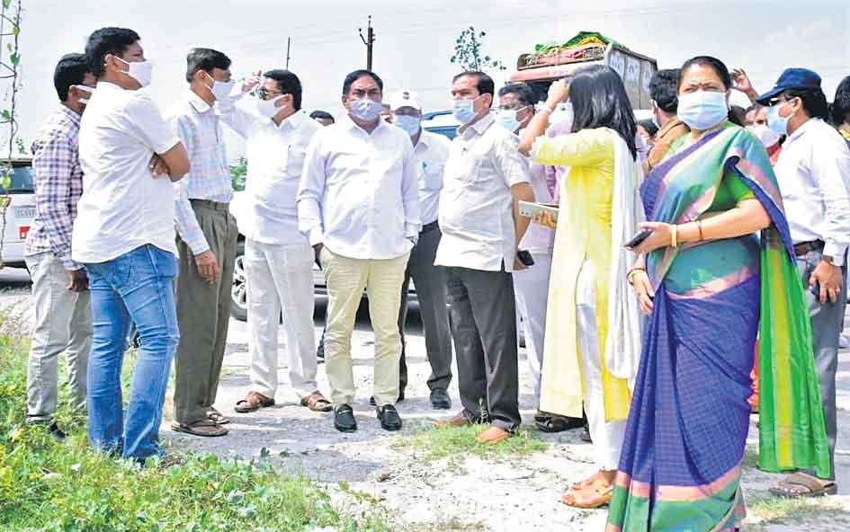 విజయగర్జన సభకు స్థలాల పరిశీలన