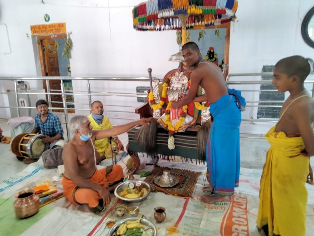 Matampally: వైభవంగా లక్ష్మీనరసింహుని నిత్యకల్యాణం