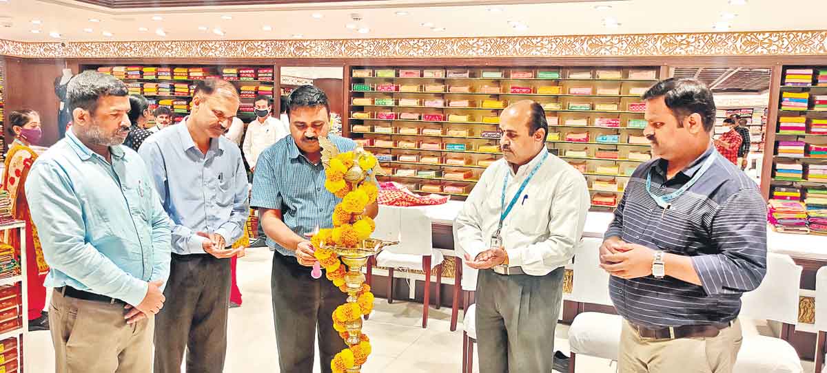 సీఎంఆర్లో దసరా బొనాంజా షురా..