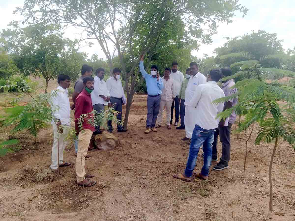 Vikarabad : పెండింగ్‌ పనులను సకాలంలో పూర్తి చేయాలి.. అదనపు కలెక్టర్‌ చంద్రయ్య