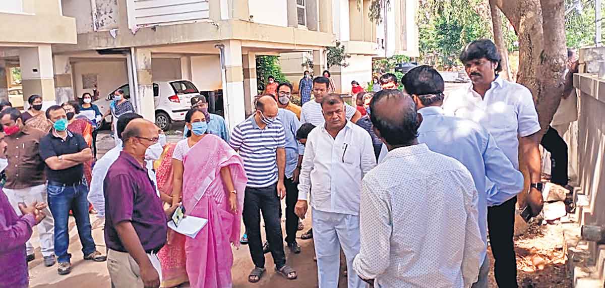 దశలవారీగా సమస్యలు పరిష్కరిస్తాం