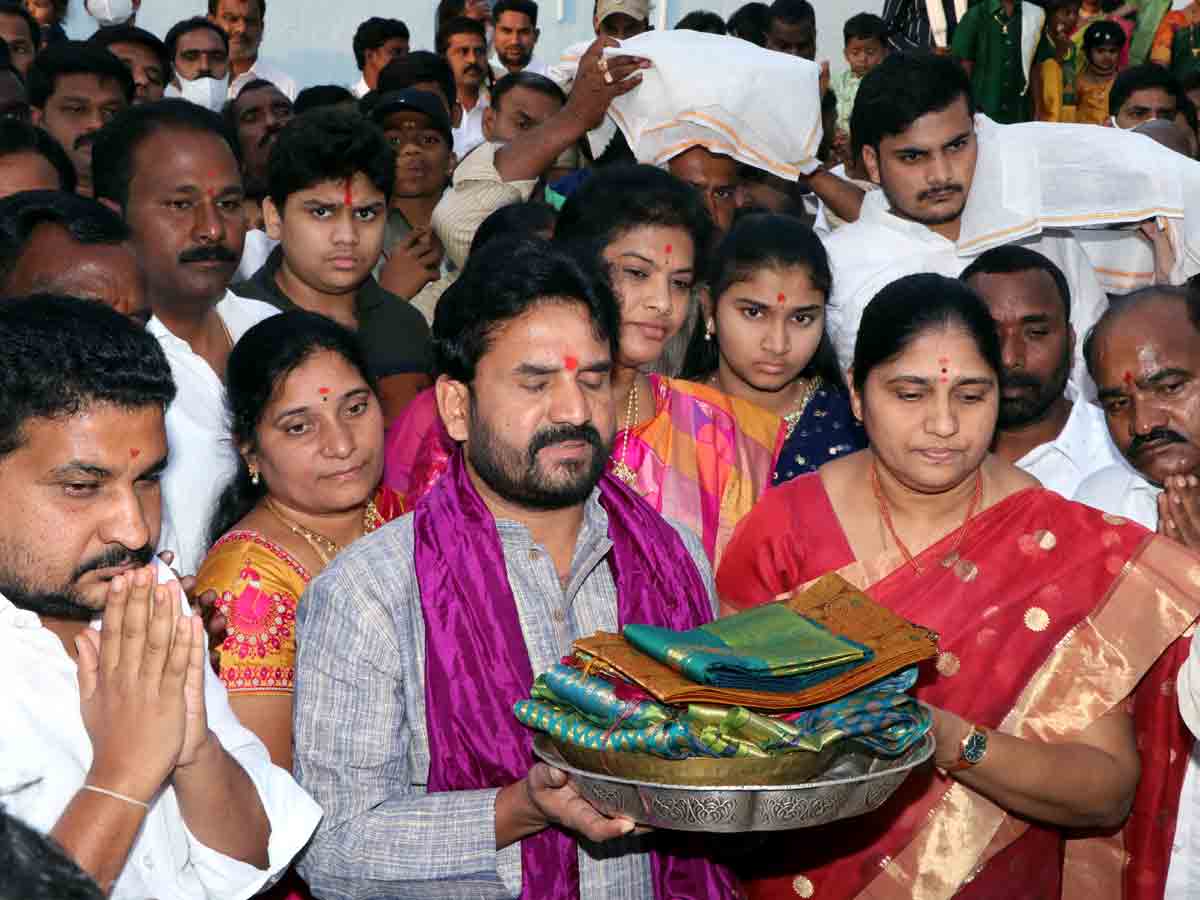 Vikarabad :అనంతపద్మనాభస్వామికి పట్టు వస్త్రాలు..