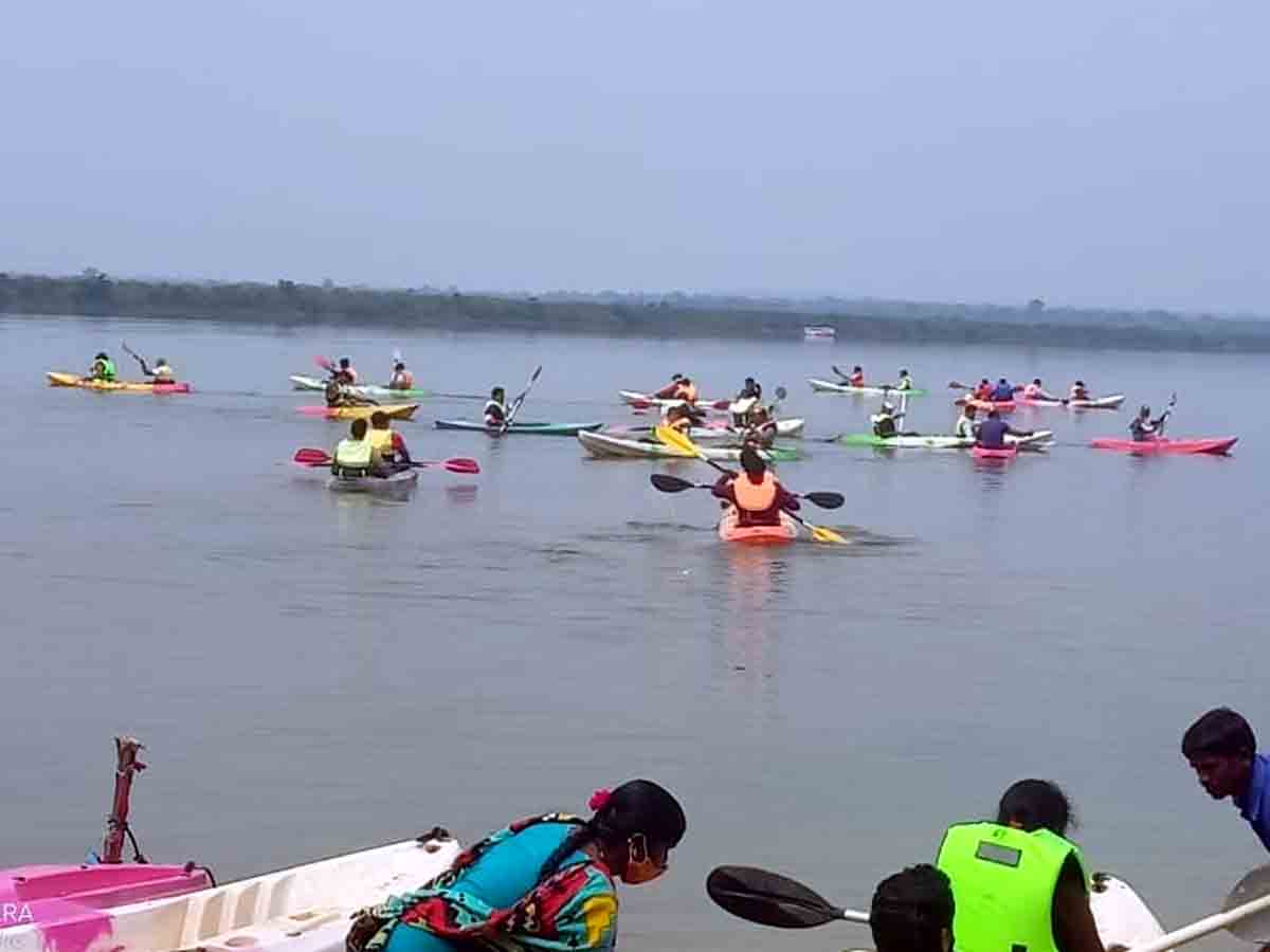 Rangareddy : సందడే సందడి.. ప్రాజెక్టుకు పర్యాటకుల తాకిడి