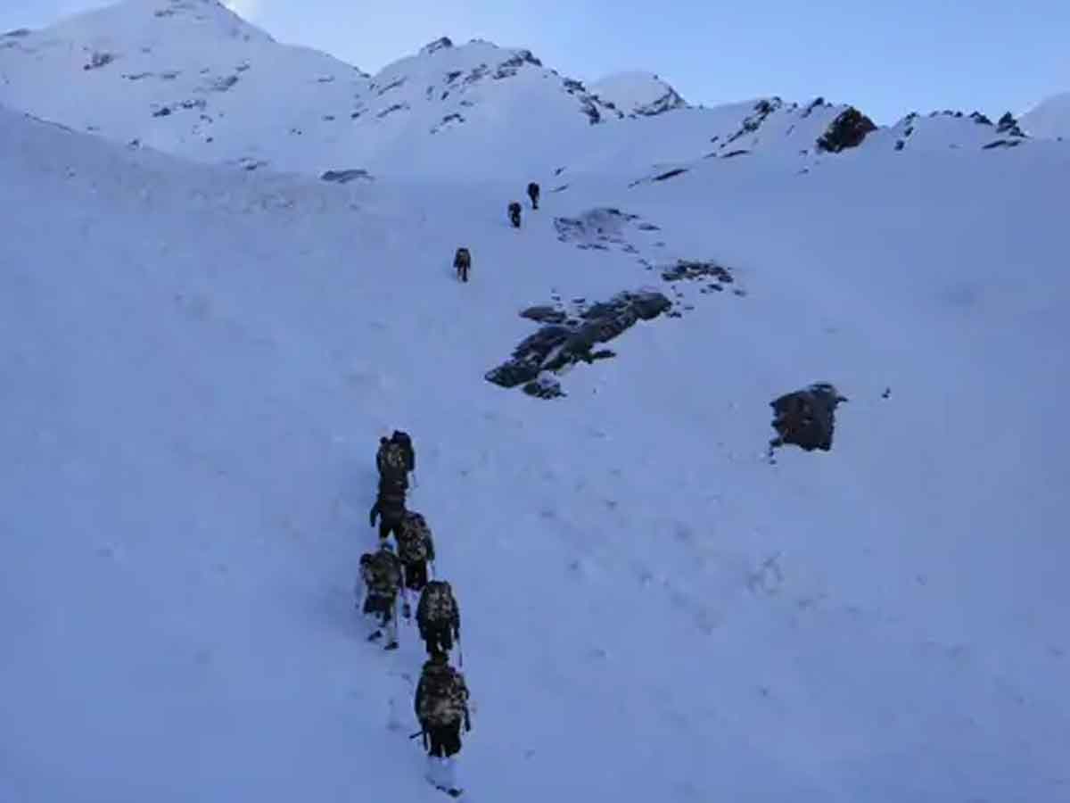 Navy Personnel : హిమపాతంలో చిక్కుకున్న నేవీ సిబ్బంది.. గాలింపు ముమ్మరం