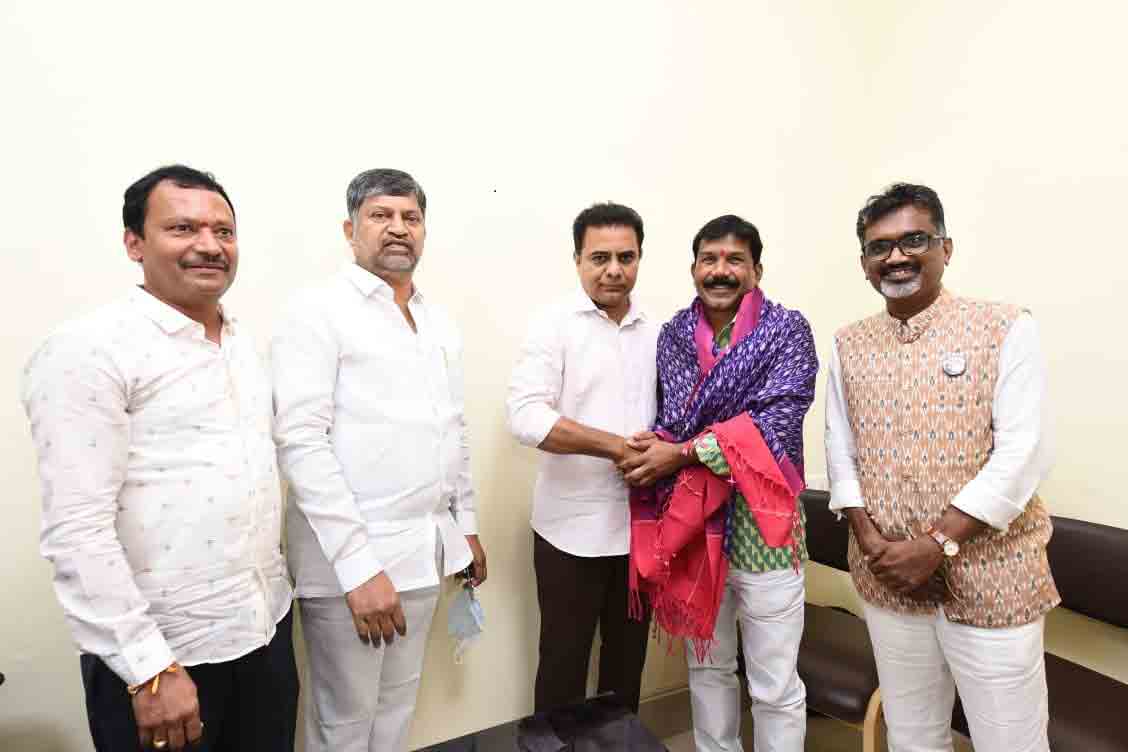 దేశం గర్వించదగ్గ చేనేత కార్మికులు మన రాష్ట్రంలో ఉన్నారు: మంత్రి కేటీఆర్