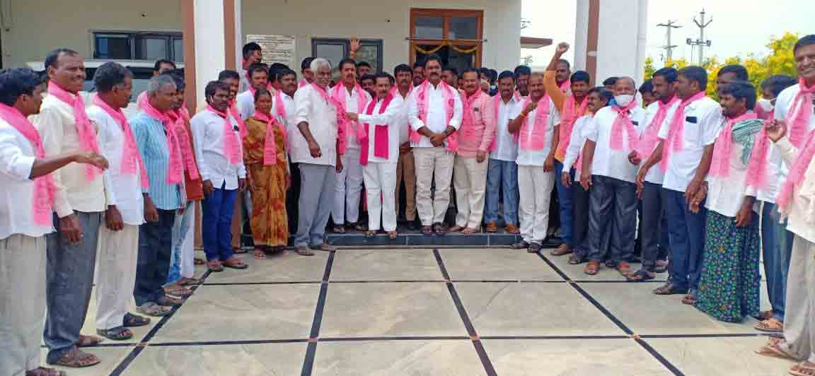 Devarakonda: సంక్షేమ పథకాలకు అకర్శితులై పార్టీలో చేరికలు: ఎమ్మెల్యే రవీంద్ర కుమార్