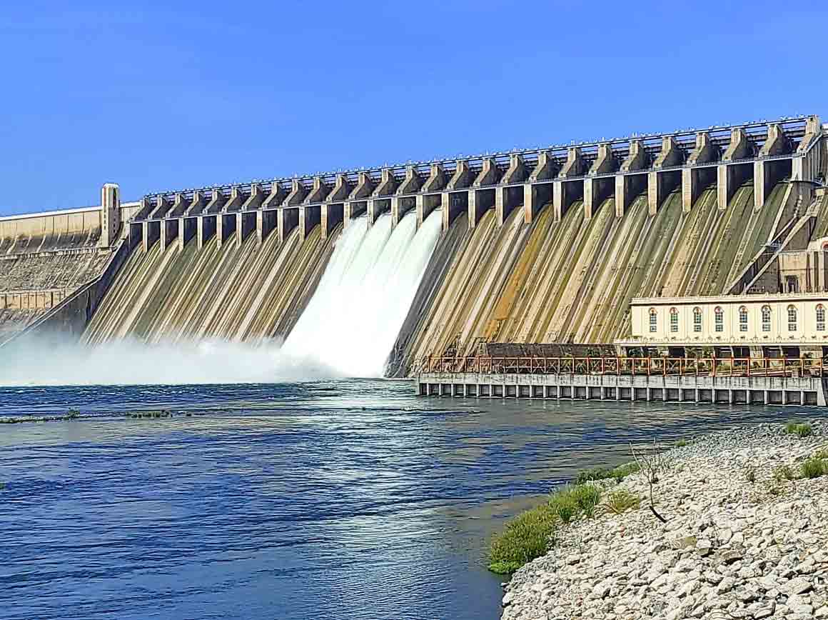 Nagarjuna sagar: 4 గేట్ల ద్వారా నీటి విడుదల