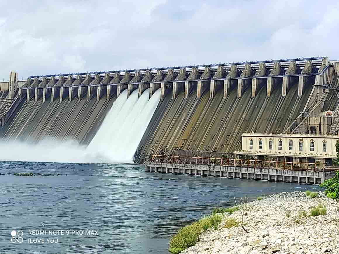 Nagarjunasagar: 2 గేట్ల ద్వారా నీటి విడుదల