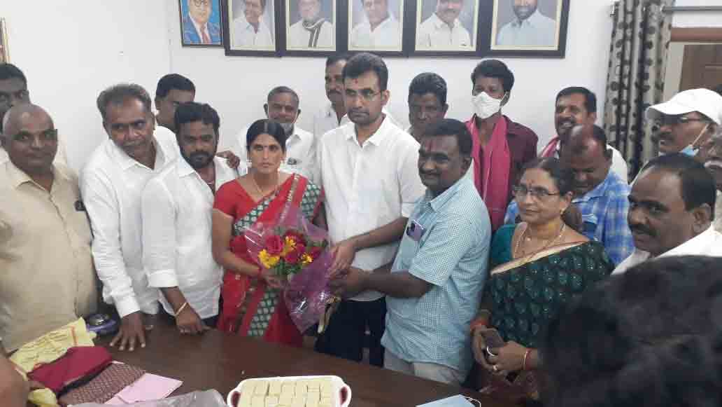 రైతులకు సౌకర్యాలు మెరుగుపరిచేందుకు కృషి చేయాలి