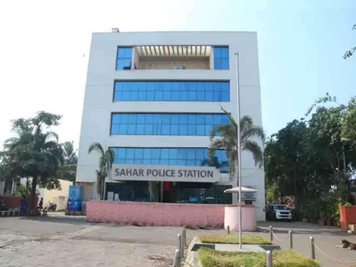 Actress molested : విమానంలో నటిని వేధించిన వ్యాపారవేత్త అరెస్ట్‌