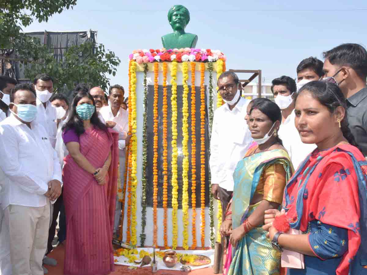 జిల్లాలో ఆదివాసుల అభివృద్ధికి ప్రభుత్వం కృషి.. ఆదిలాబాద్ కలెక్టర్ సిక్తా పట్నాయక్