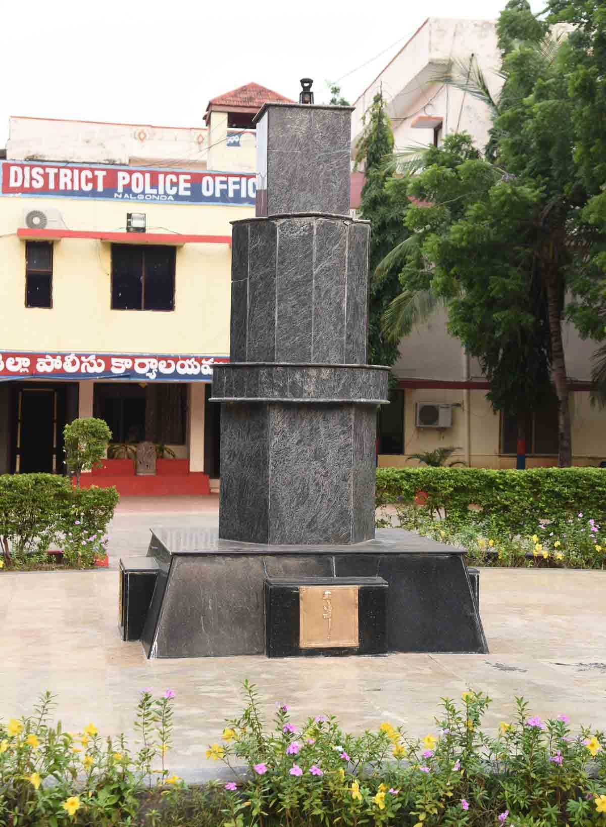 పోలీస్‌ అమరులకు సెల్యూట్‌