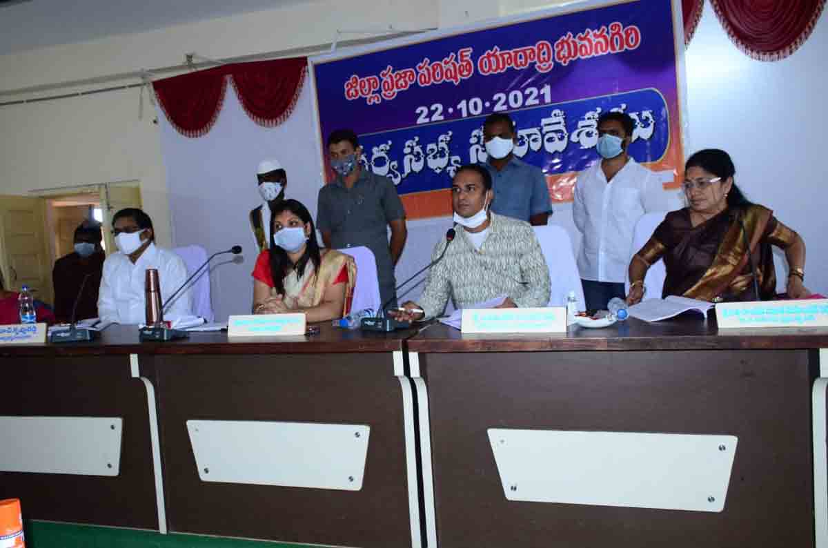 అధికారులు సమన్వయంతో పని చేయాలి