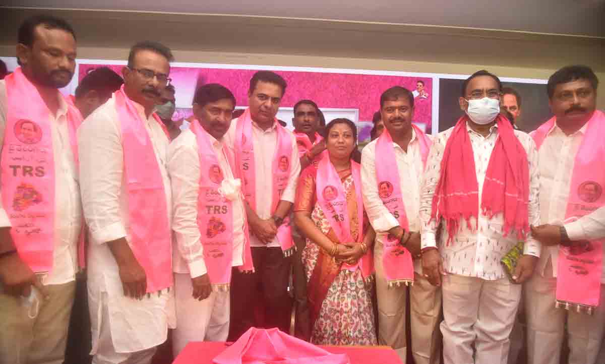 చండూరు చైర్‌పర్సన్‌ టీఆర్‌ఎస్‌లోకి..