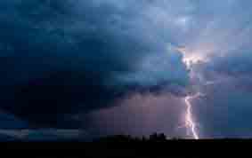 పిడుగుపాటుకు బావ,మరదలు మృతి..