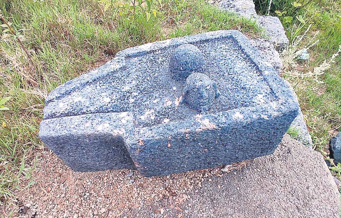 పాత దొమ్మాటలో చాళుక్యుల ఆనవాళ్లు