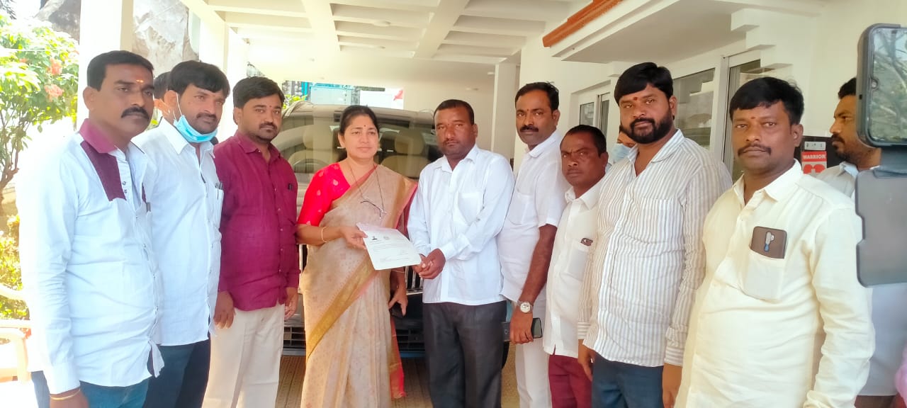 సీఎం సహాయనిధి పేదలకు వరం: ప్రభుత్వ విప్,  ఎమ్మెల్యే గొంగిడి సునీతా రెడ్డి