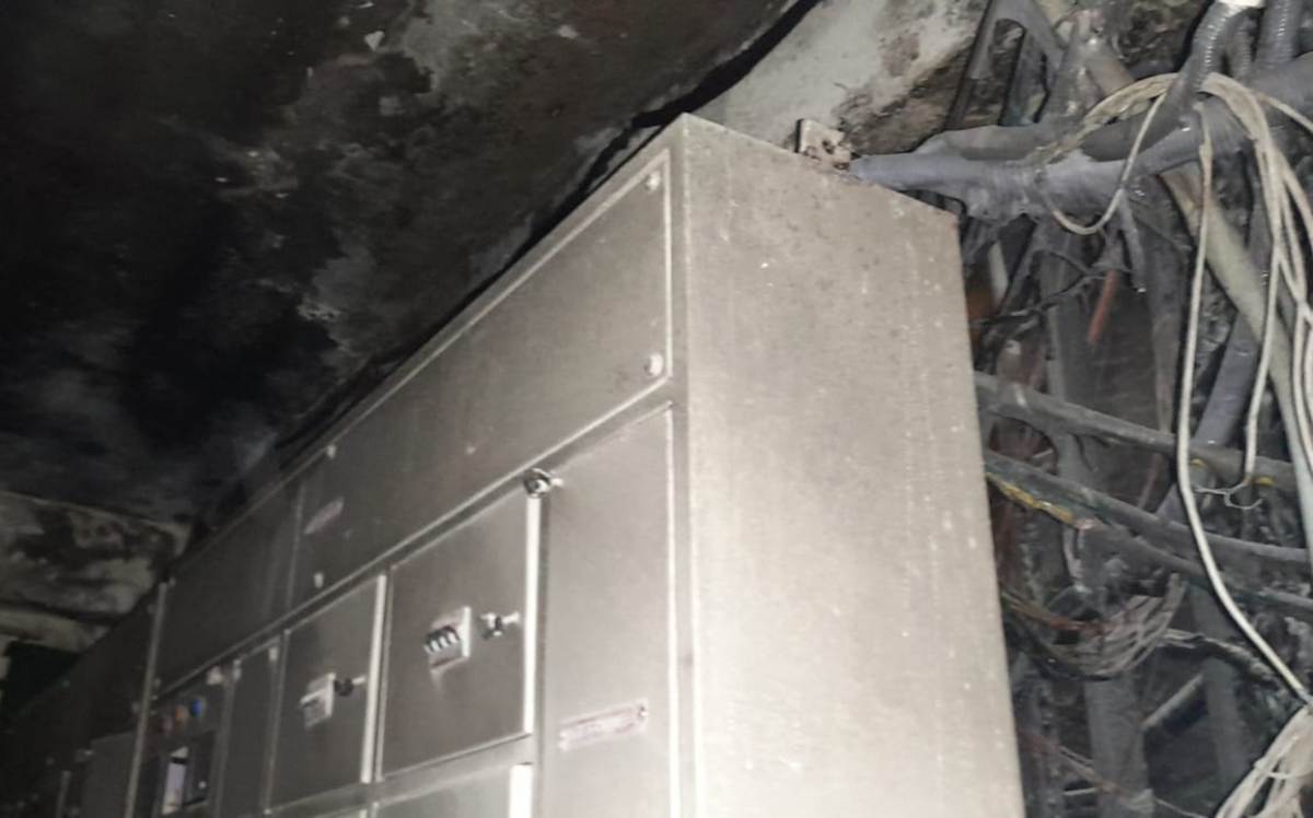 Gandhi hospital | గాంధీ దవాఖానలో షార్ట్ సర్య్కూట్‌తో విద్యుత్‌ కేబుల్‌ ద‌గ్ధం