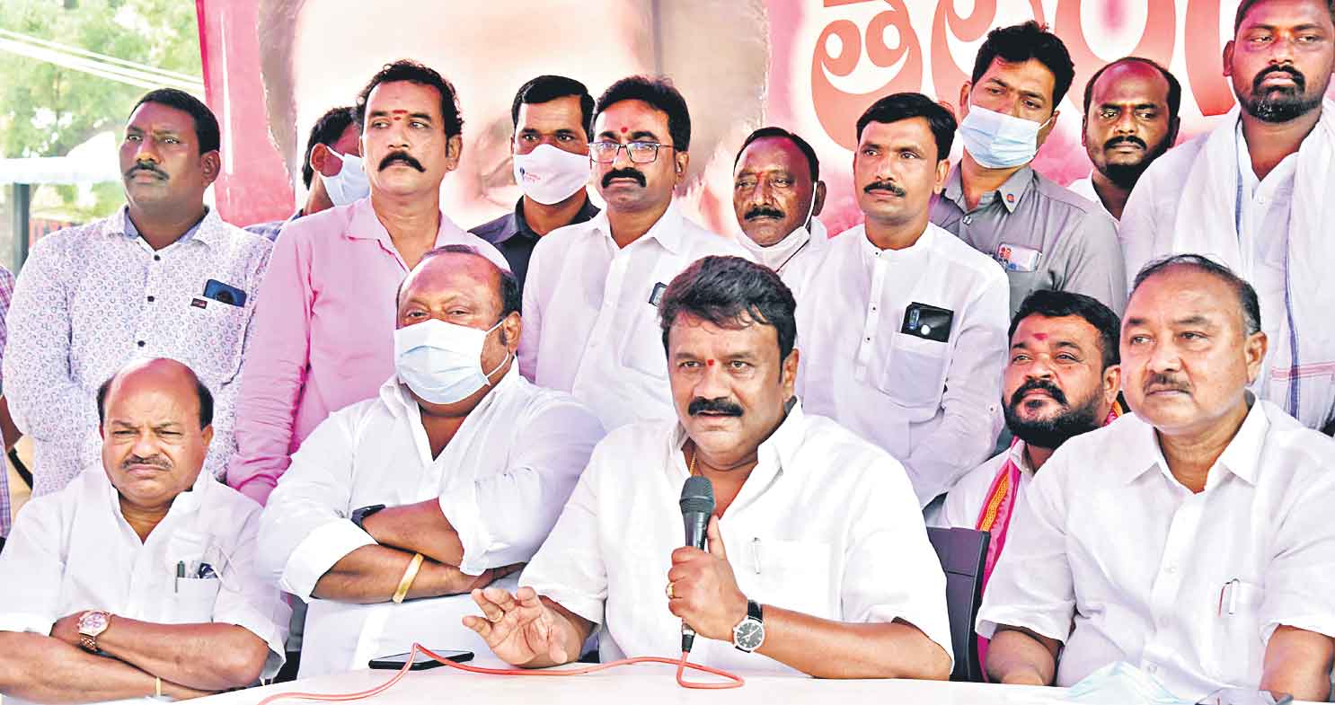 దమ్ముంటే దళితబంధులో భాగస్వాములు కండి