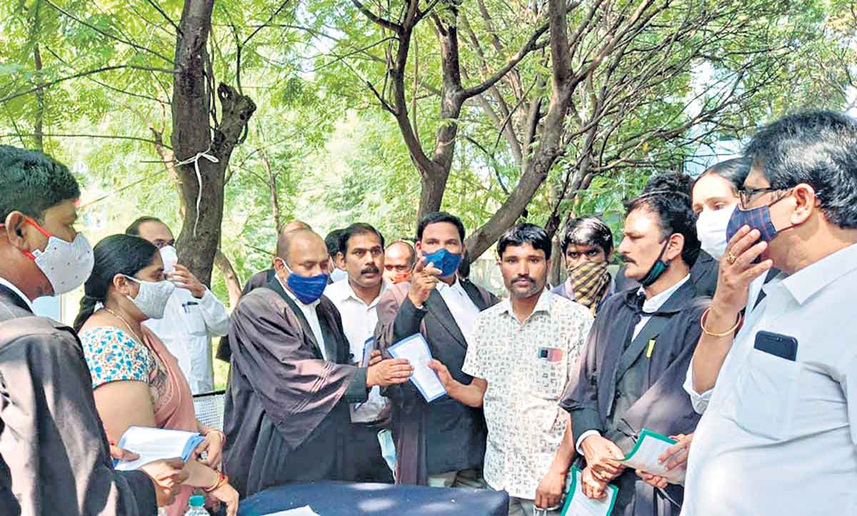 చట్టాలపై అవగాహన పెంచుకోవాలి