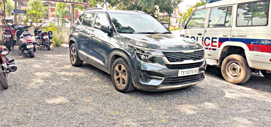 అక్రమంగా తరలిస్తున్న రూ.4.11 కోట్లు పట్టివేత