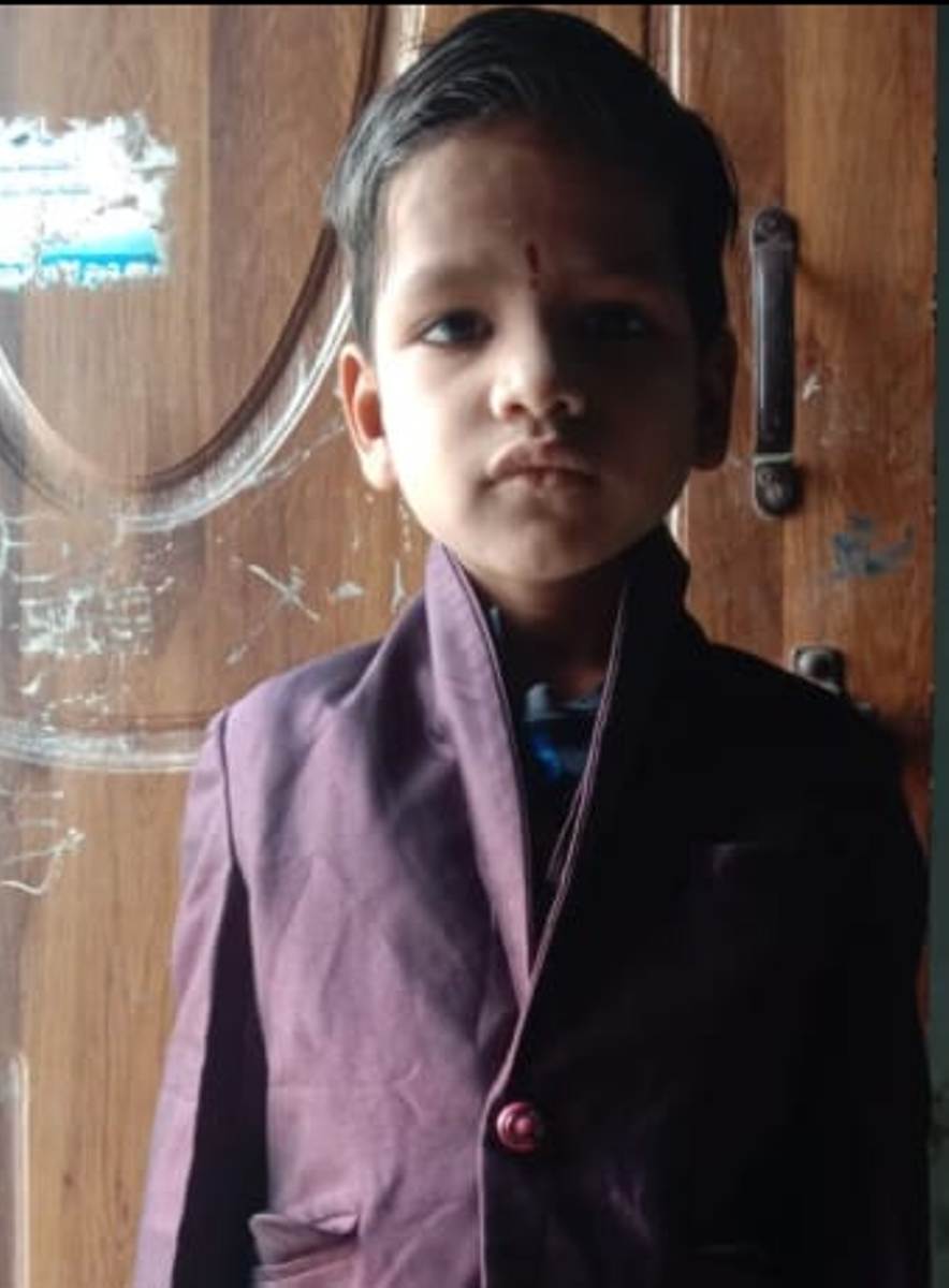 ఆడుకుంటాన‌ని బ‌య‌ట‌కు వెళ్లిన చిన్నారి.. సంపులో ప‌డి..