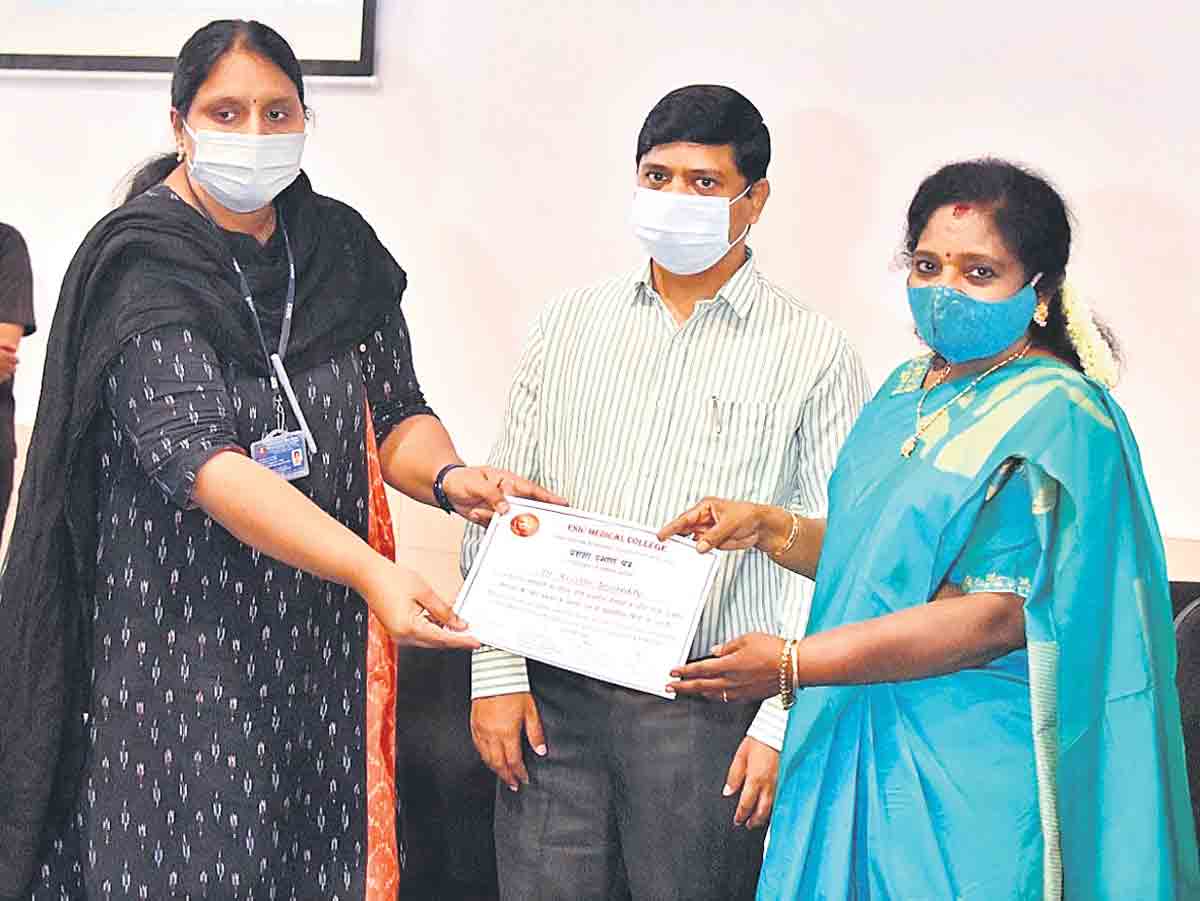 వంద కోట్లు దాటడం సంతోషకరం