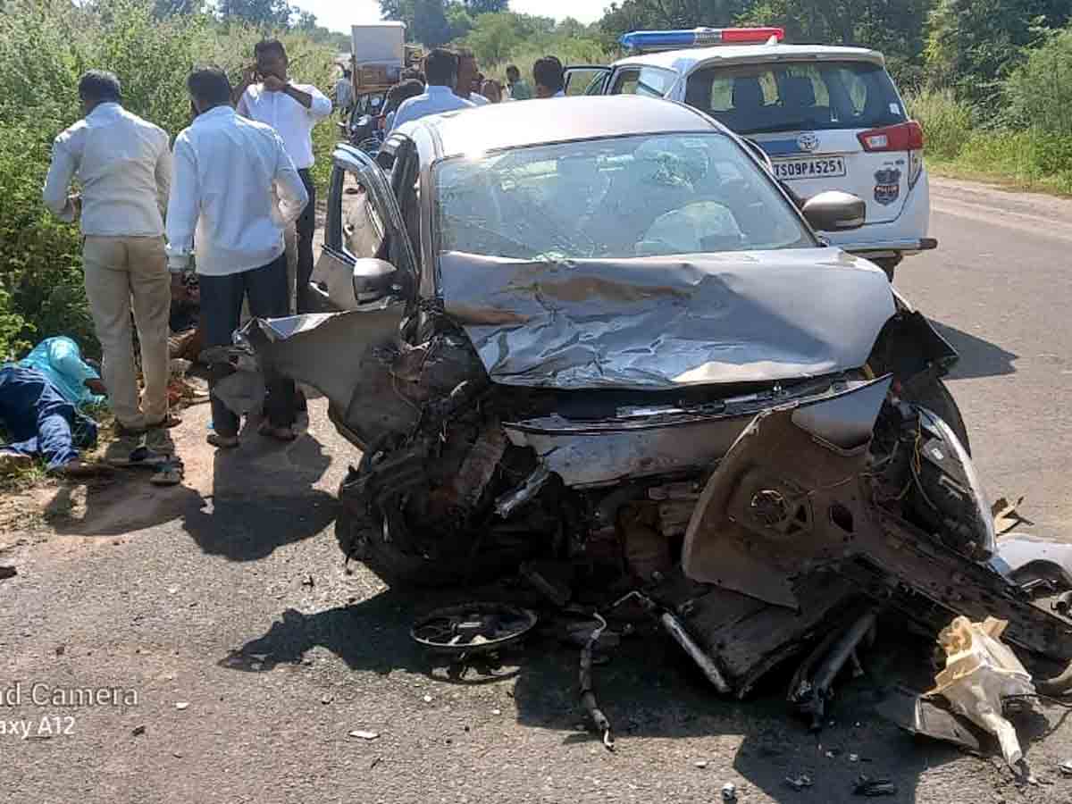 Crime : రెండు కార్లు ఢీ.. ఐదుగురికి గాయాలు