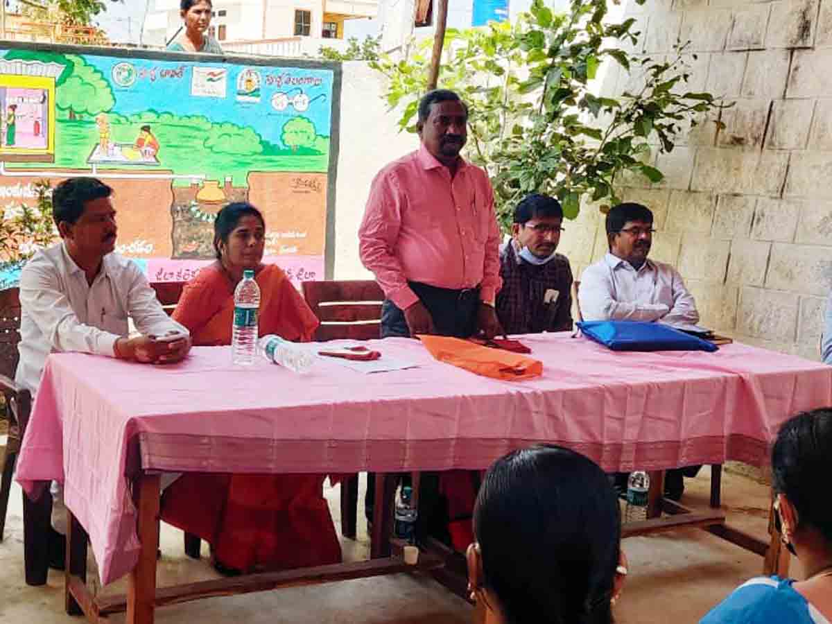 Kadthal : మైసిగండిలో కేంద్రబృందం పర్యటన