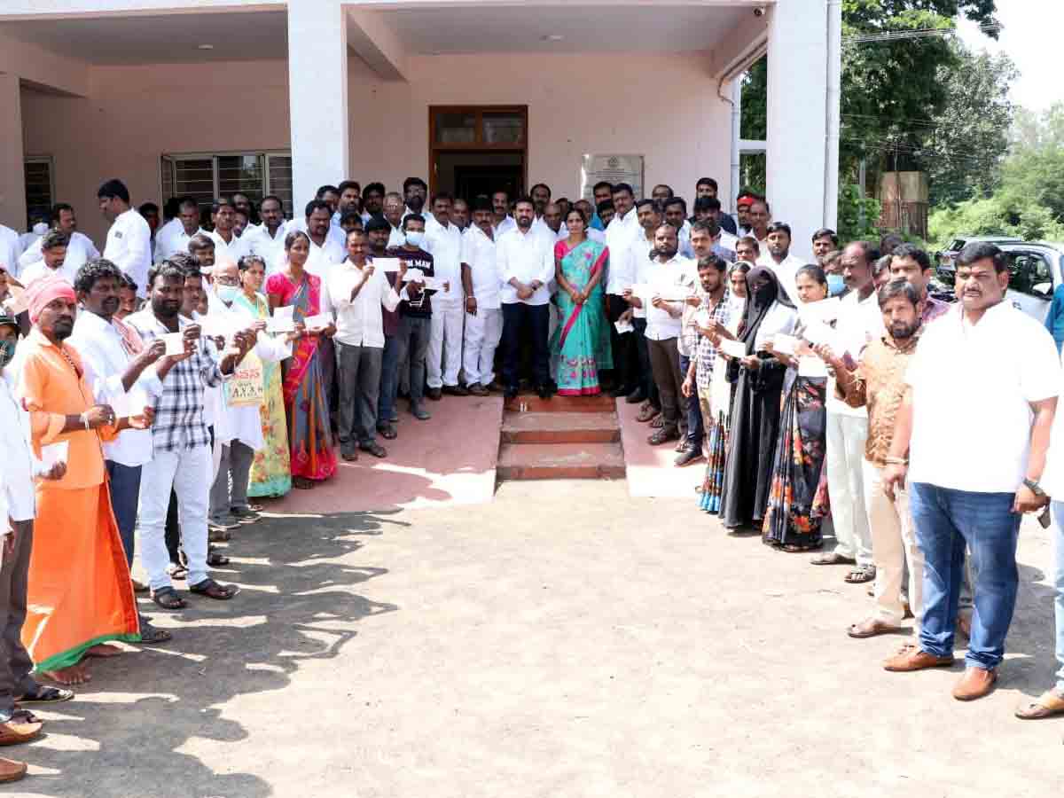 Vikarabad : నిరుపేదలకు వరం సీఎంఆర్‌ఎఫ్‌.. ఎమ్మెల్యే డాక్టర్‌ ఆనంద్‌