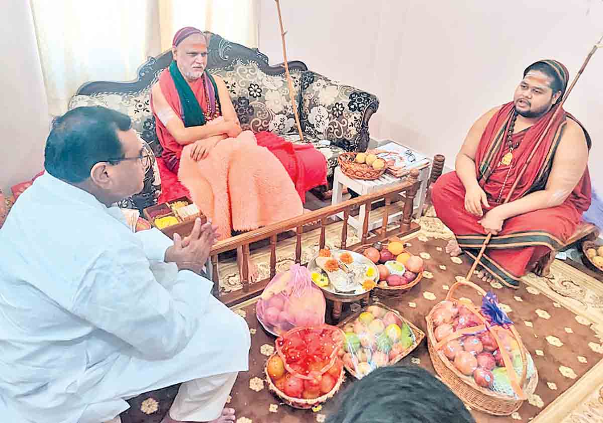 వేద మంత్రోచ్ఛారణలతో వెంకన్నకు పూజలు