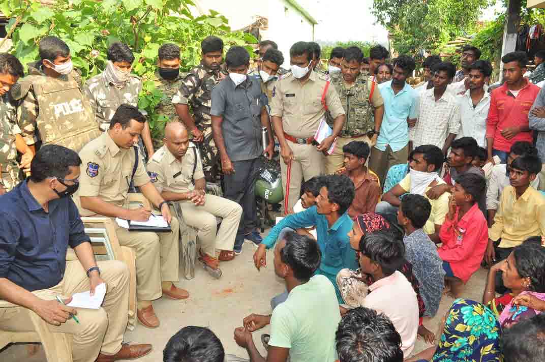 ఇరు వర్గాల మధ్య ఘర్షణ ..ఇద్దరు మృతి