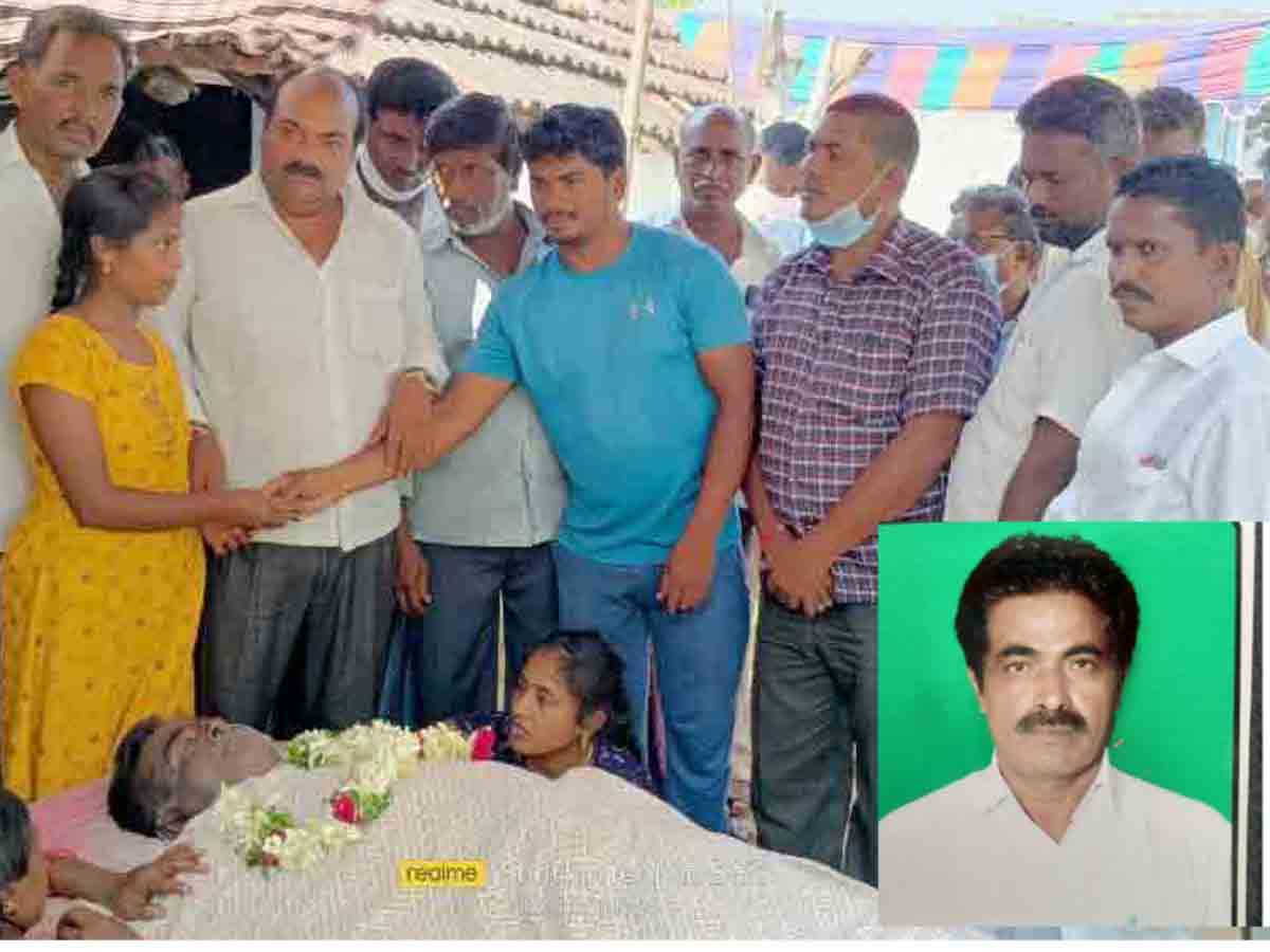 దైవ దర్శనానికి వెళ్లి ..గుండెపోటుతో టీఆర్‌ఎస్ కార్యకర్త మృతి