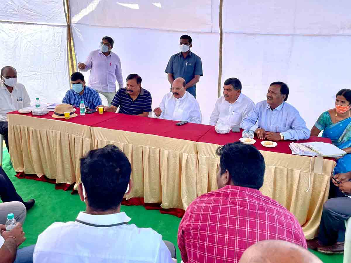 Rangareddy : కొహెడ పండ్ల మార్కెట్‌ రోడ్డు విస్తరణకు మార్గం సుగమం.. ఎమ్మెల్యే మంచిరెడ్డి కిషన్‌రెడ్డి