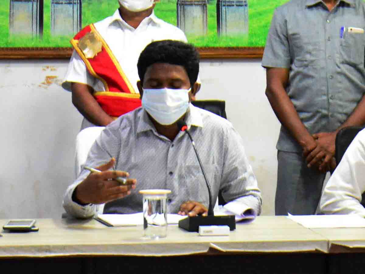 Warangal : కొనుగోలు కేంద్రాల్లో దళారి వ్యవస్థపై చర్యలు.. జిల్లా కలెక్టర్‌ డాక్టర్‌ గోపి