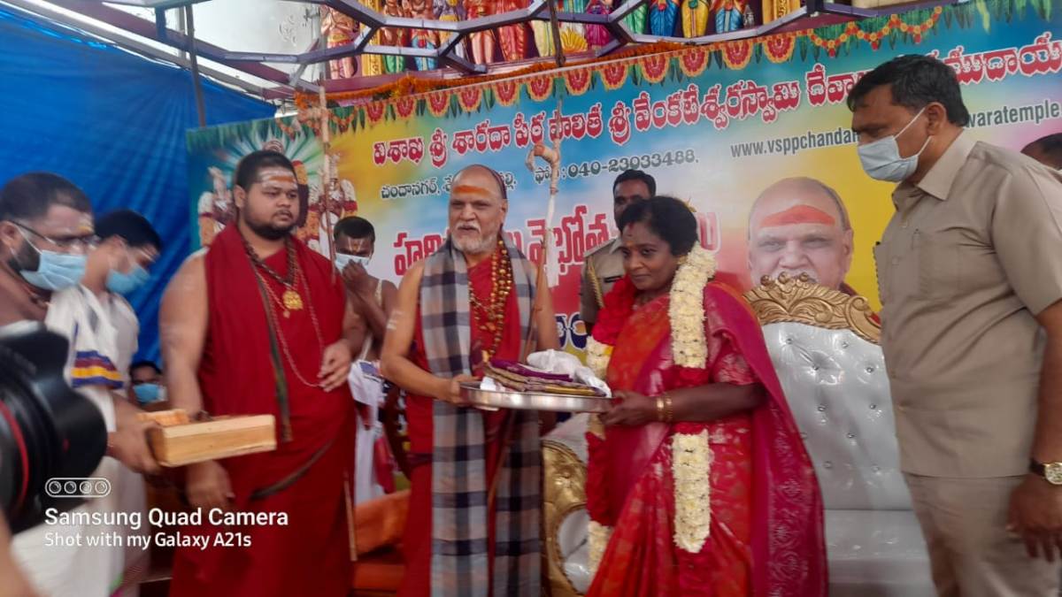 Governor| వైభవంగా ఆలయ రజతోత్సవాలు.. స్వామివారిని దర్శించుకున్న గవర్నర్‌ తమిళ సై