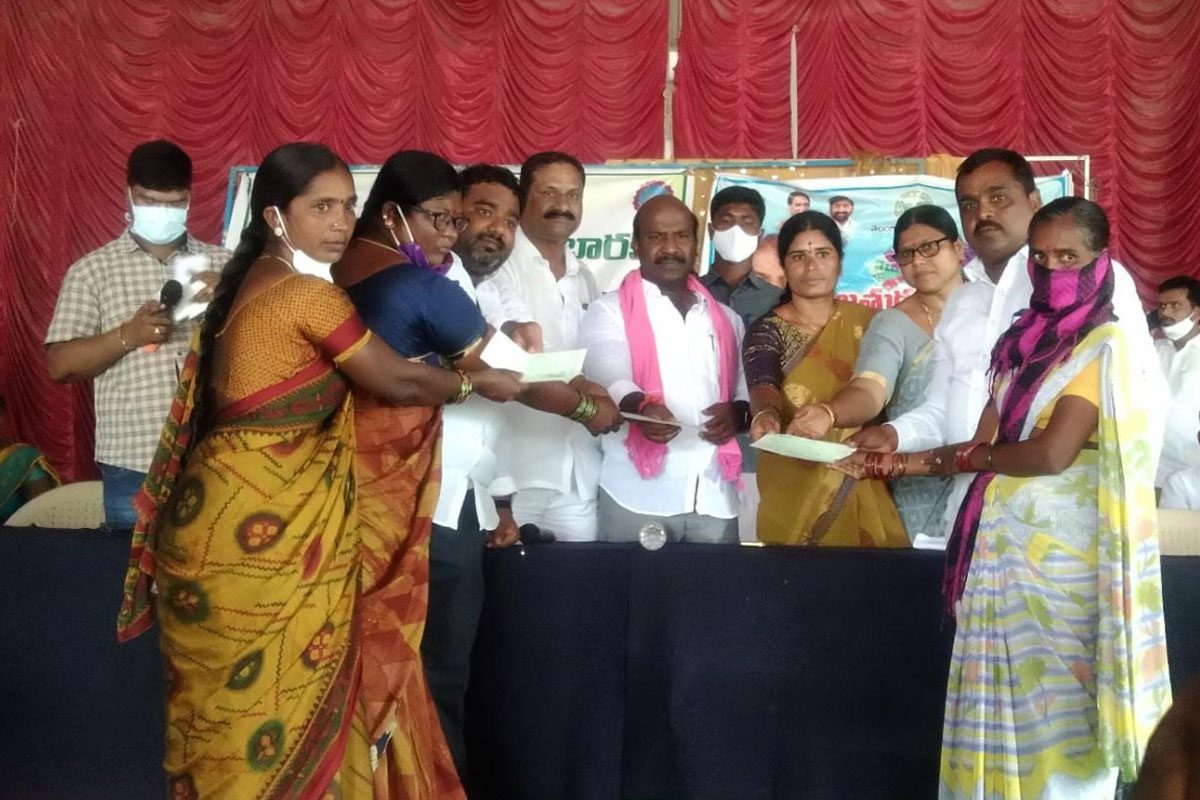 పేదలకు అండగా సంక్షేమ పథకాలు