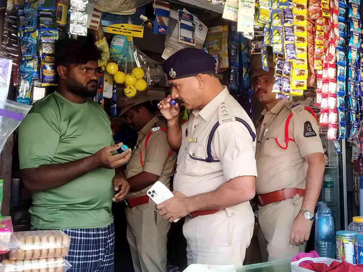 Kodngal : ససమిష్టిగా కృషి చేద్దాం.. సమాజాన్ని కాపాడుదాం.. పరిగి డీఎస్పీ శ్రీనివాస్