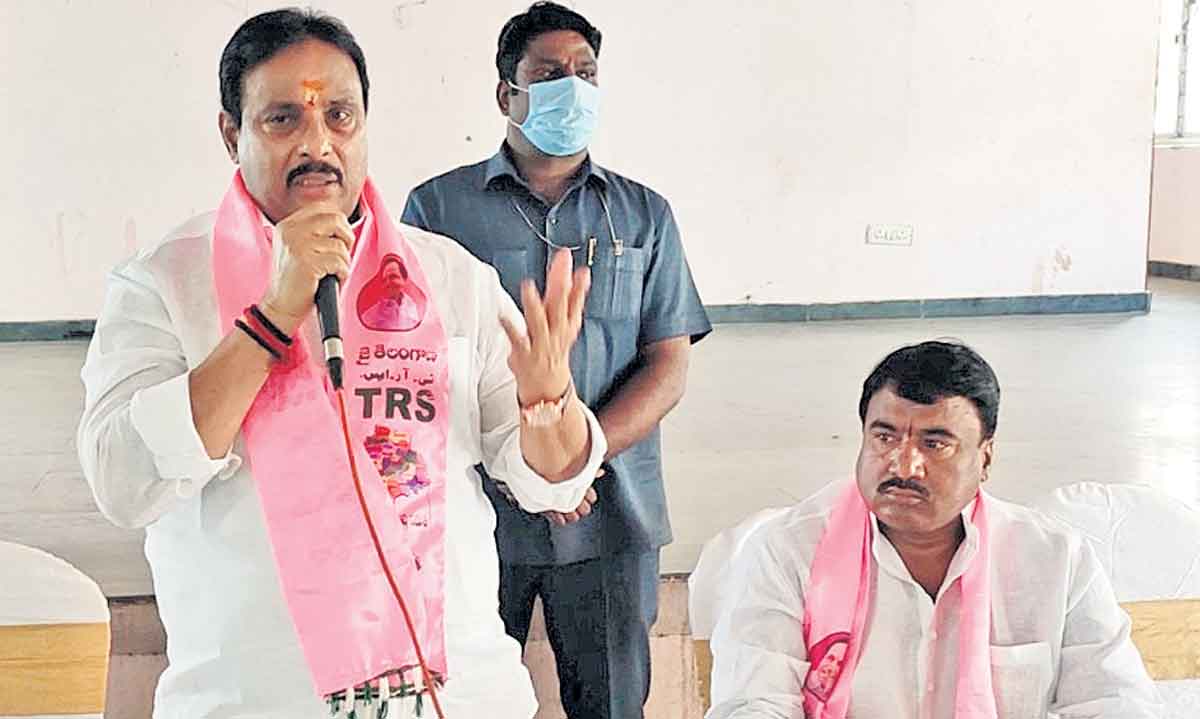 ప్లీనరీకి వస్తున్న వారికి ఘనస్వాగతం