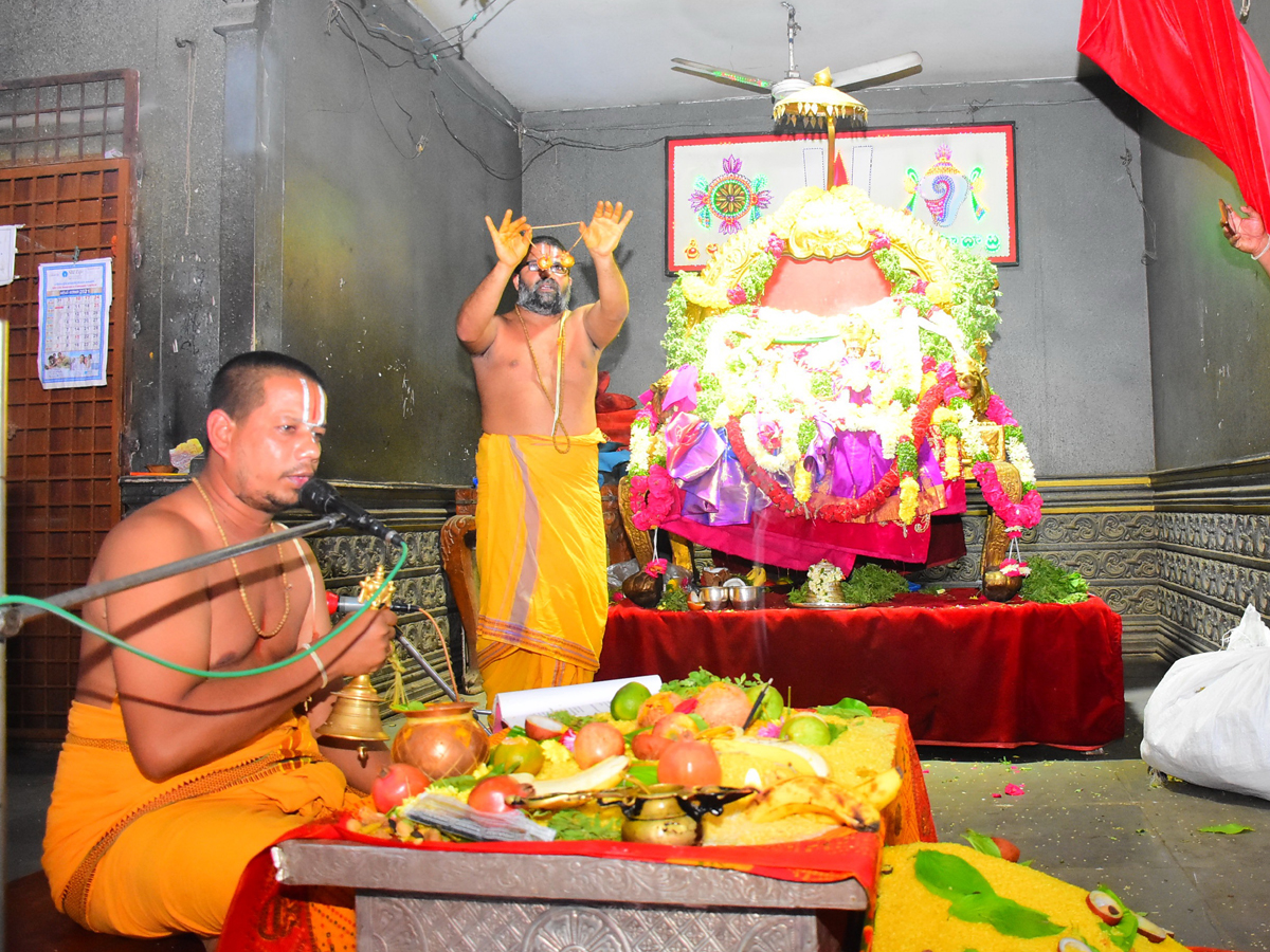 Yadadri: యాదాద్రిలో నిత్య పూజల కోలాహలం