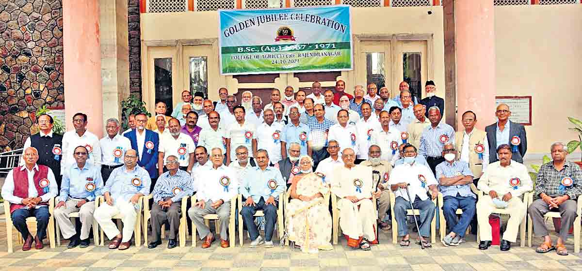 పలకరింపులు..మధుర జ్ఞాపకాలు