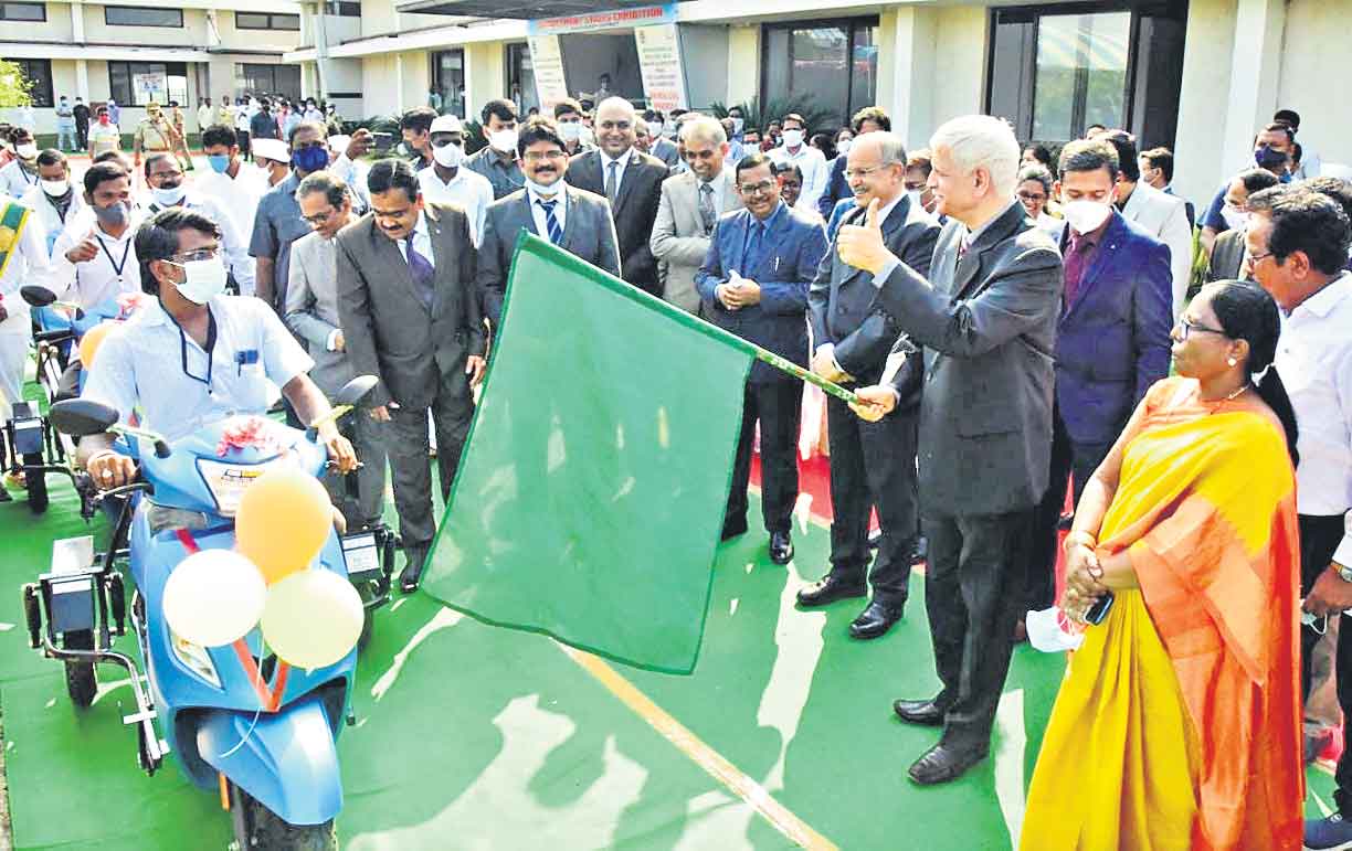 పేదలకు ఉచిత న్యాయసేవలు