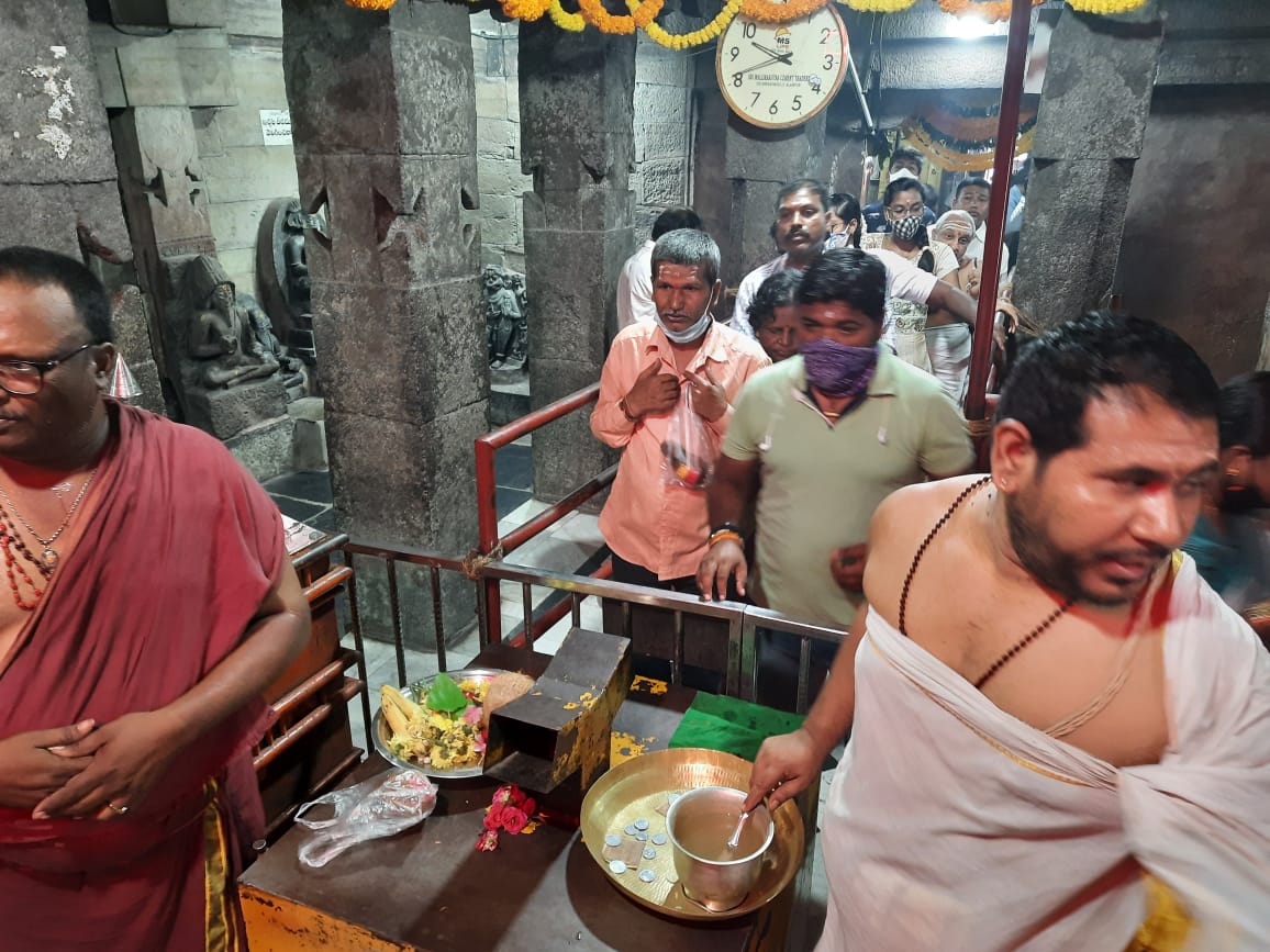 Jogulamba: ఆలయాల్లో భక్తుల తాకిడి