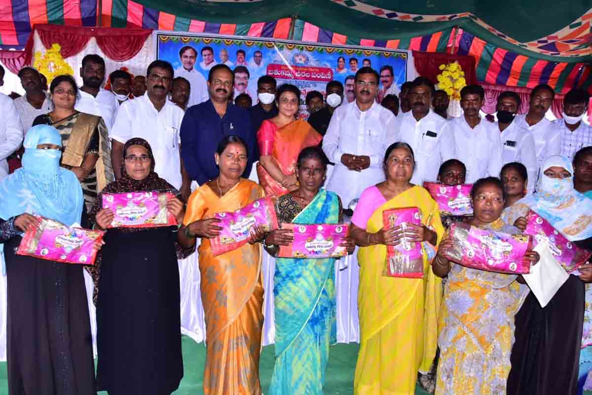 ఆడపడుచులకు పెద్దన్న సీఎం కేసీఆర్‌