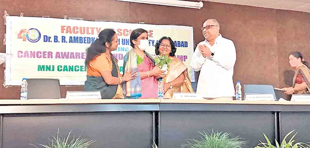 క్యాన్సర్‌కు సరైన సమయంలో చికిత్స అందించాలి