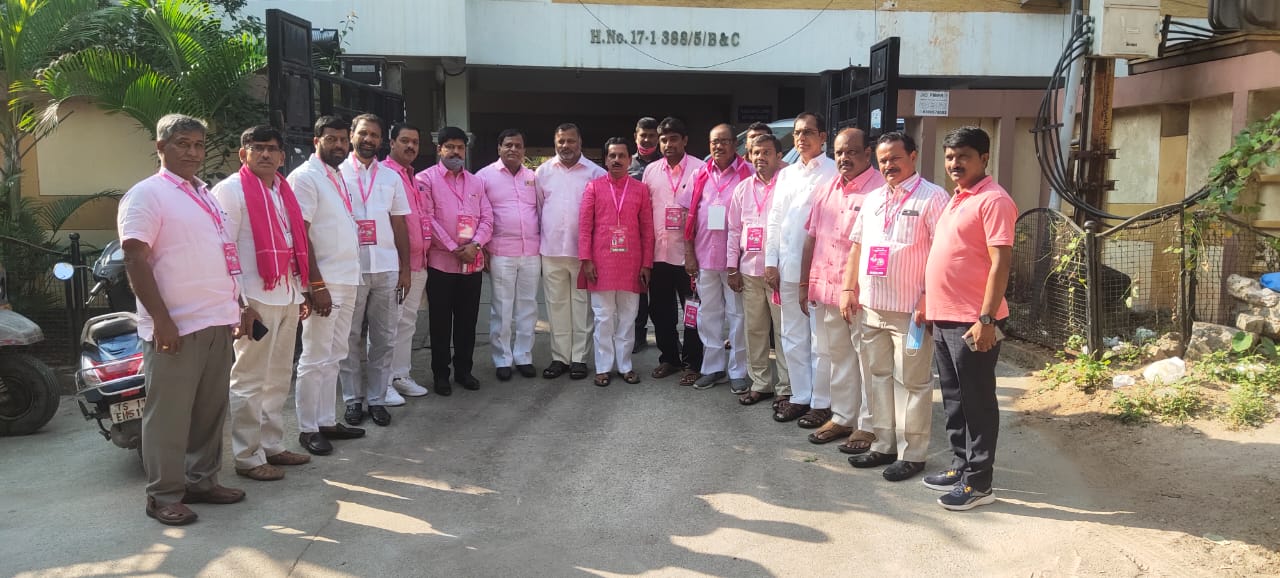 Devarakonda: ప్లీనరీకి తరలిన నాయకులు