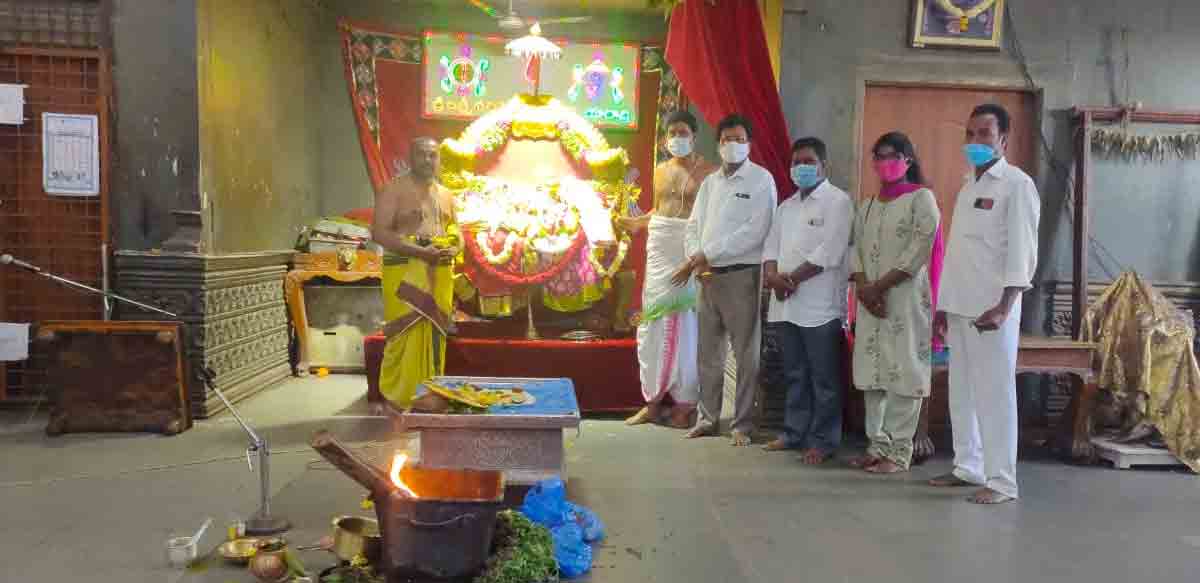 ఆర్జిత పూజల కోలాహలం