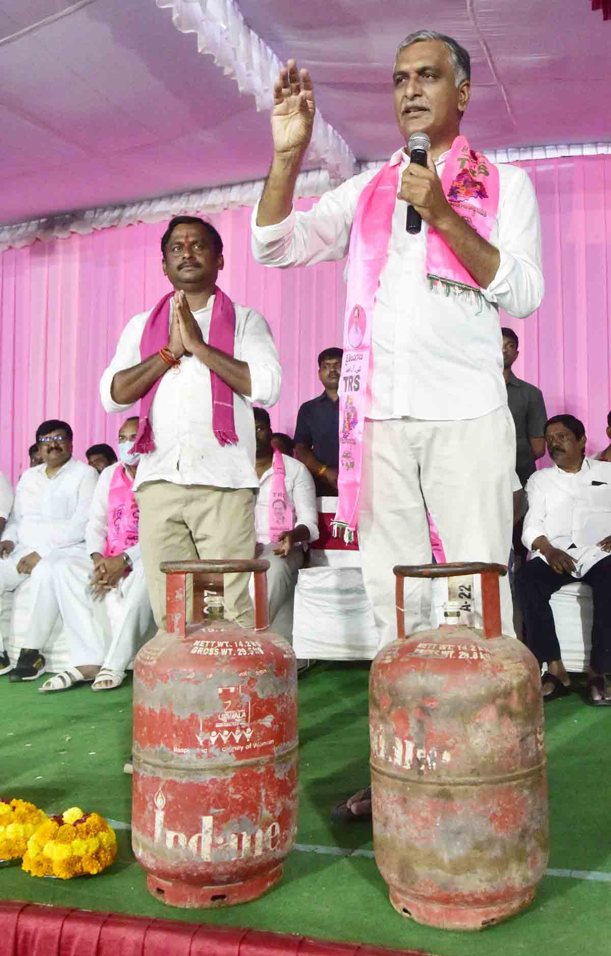 బీజేపోళ్లు అడ్డుపడినా దళితబంధు ఆగదు..