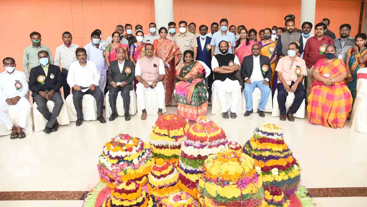 గుణాత్మక విద్యను అందించాలి