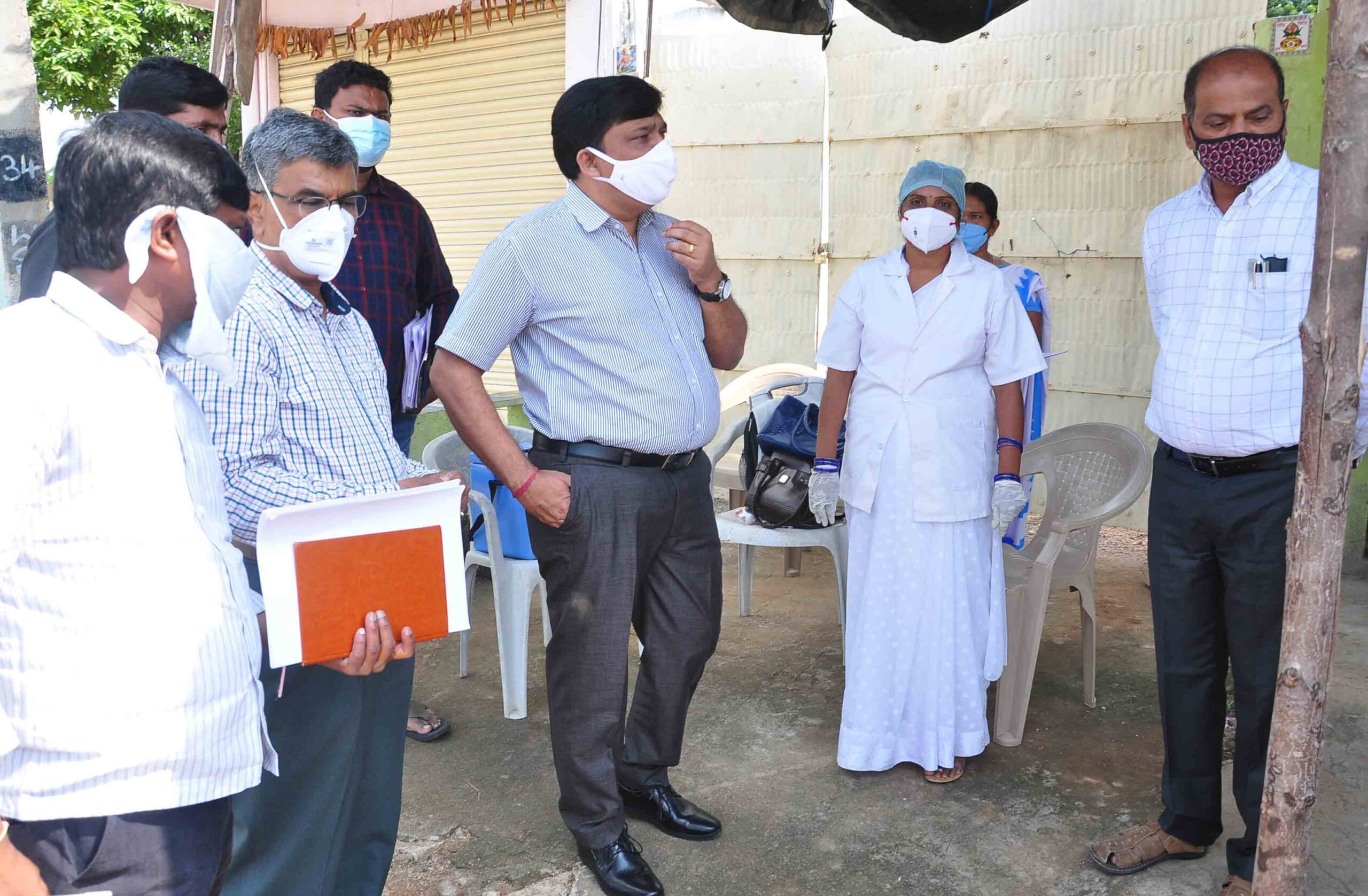 లక్ష్యం మేరకు వ్యాక్సినేషన్‌ చేపట్టాలి..